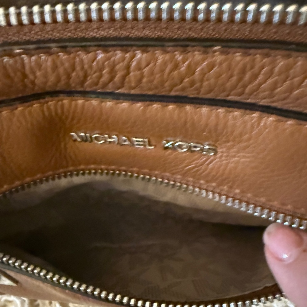MICHAEL KORS BROWN CROSSBODY - Picture 3 of 9